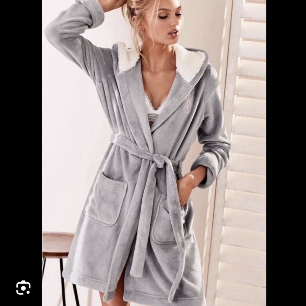 Victoria's Secret Gray Plush Hooded Short Robe